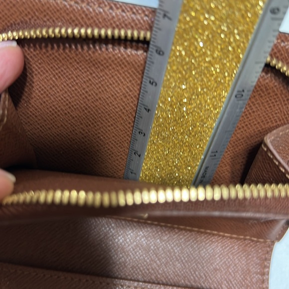 ♥️LV PRISTINE COMPACT WALLET EUC - Picture 15 of 16